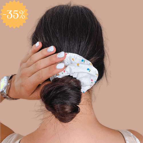 BrightMe Scrunchie hajgumi  - fehér kis virágos